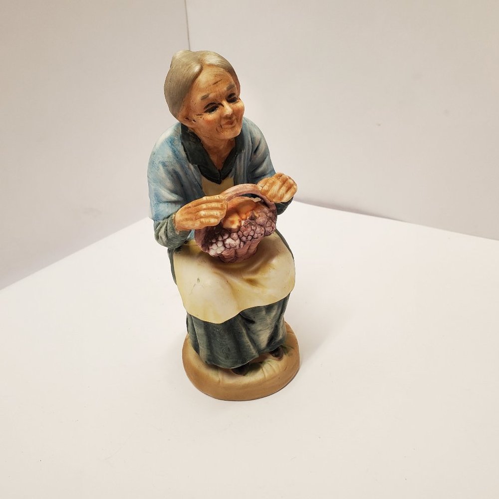 Napcoware Old woman w/ fruit  basket figurine